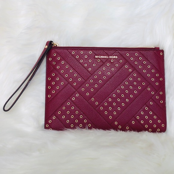 Michael Kors Handbags - Michael Kors Jet Set Travel Clutch Wristlet